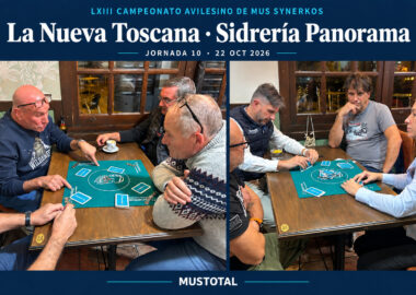 Composición de dos fotografías del enfrentamiento entre La Nueva Toscana y Sidrería Panorama en la jornada 10 del LXIII Campeonato Avilesino de Mus Synerkos.