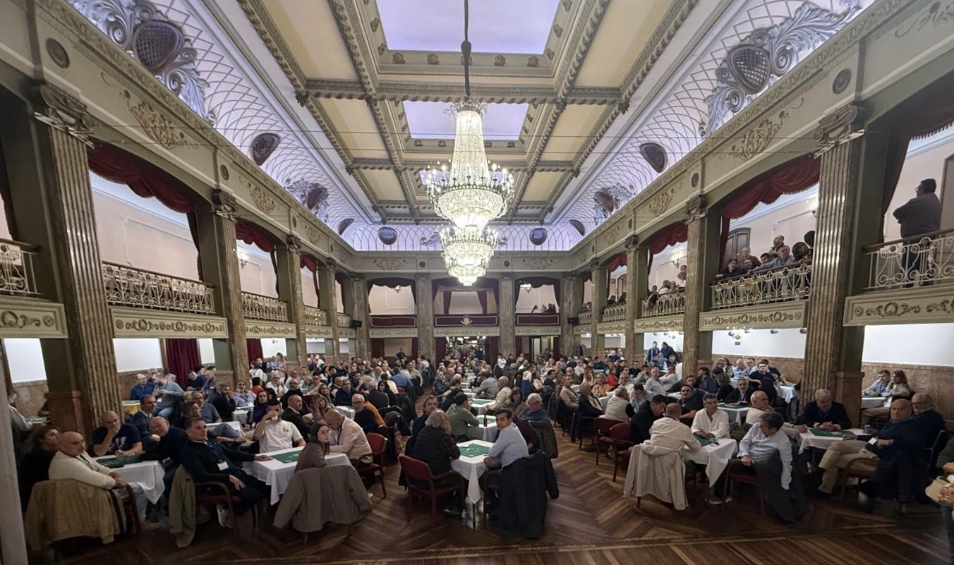 Jugadores disputando el IX Campionato Galego de Mus en el Círculo de las Artes de Lugo